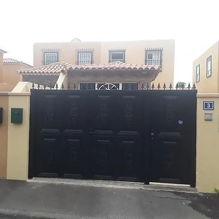Villa Riki - Bed & Breakfast B&B 아로나