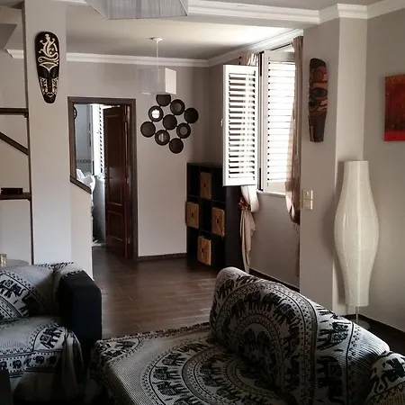 Villa Riki - Bed & Breakfast B&B 아로나