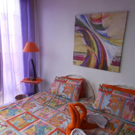Villa Riki - Bed & Breakfast 2* 아로나