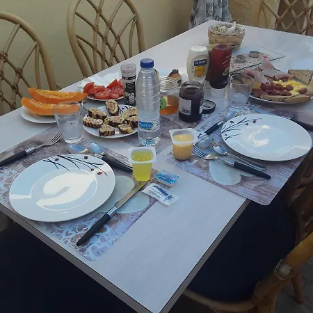 Villa Riki - Bed & Breakfast 2* 아로나