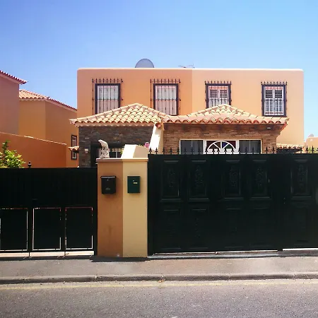 Couette-café Villa Riki - Bed & Breakfast 2*