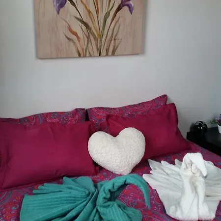 Villa Riki - Bed & Breakfast Couette-café